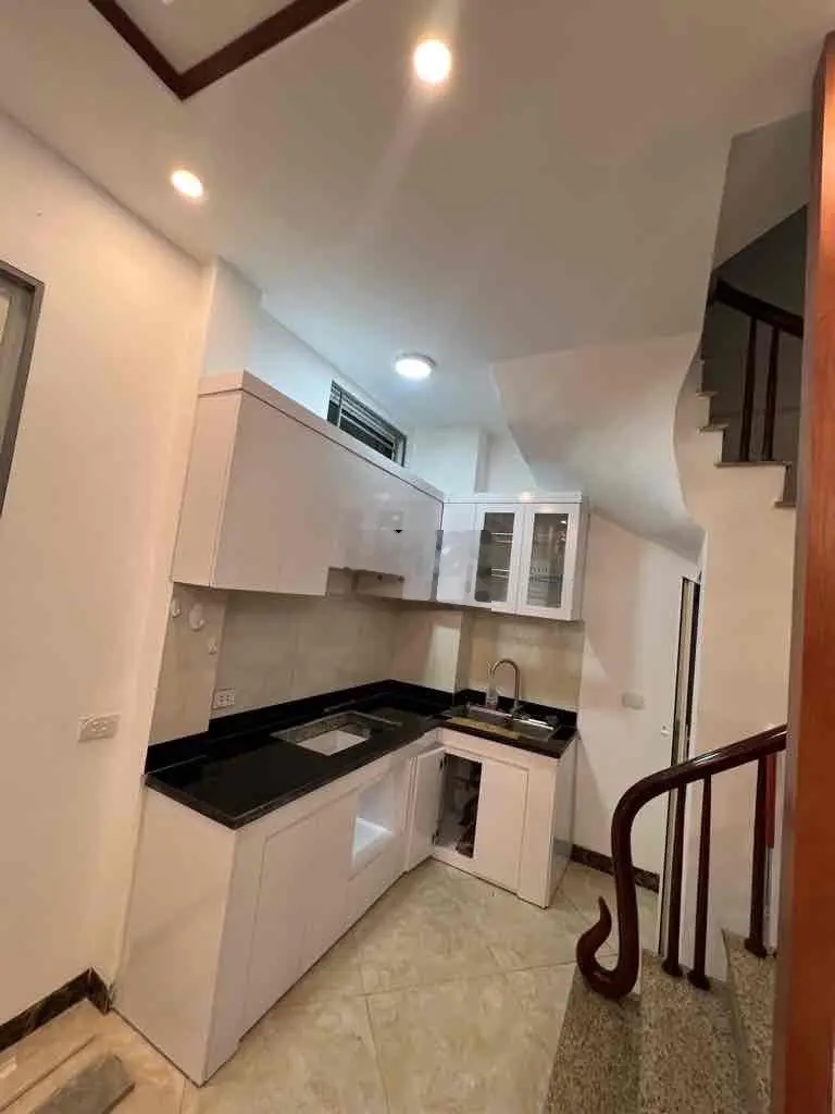 Bán nhà phố Vĩnh Hưng - Ô tô đỗ cửa - Ngõ thẳng - 5 tầng. Giá: 5,4 tỷ