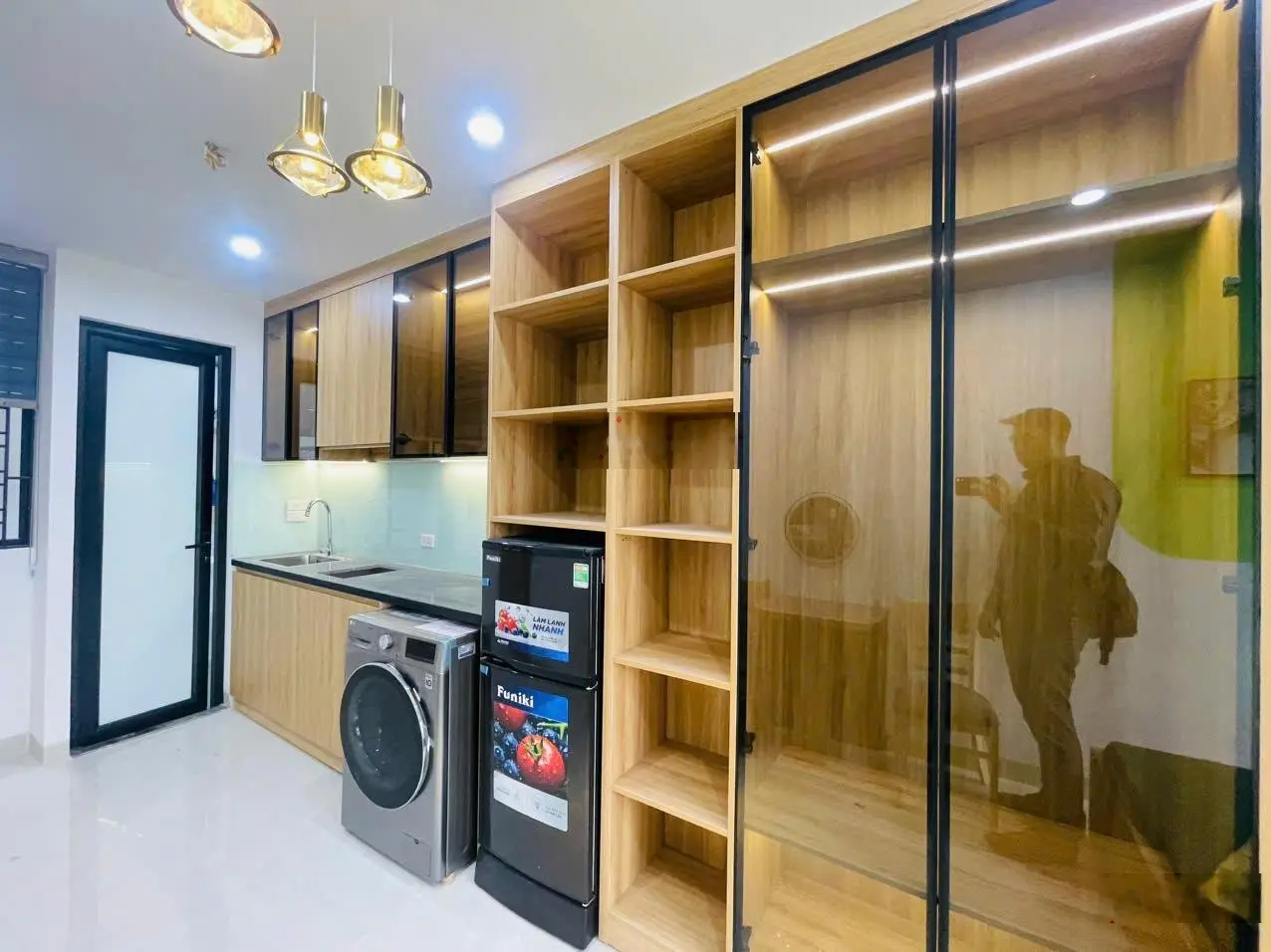 Hàng xóm Royal City! Tòa CHDV mặt phố Cự Lộc, 80m2*8T, 20 phòng KK, đủ PCCC, dòng tiền 6%/năm