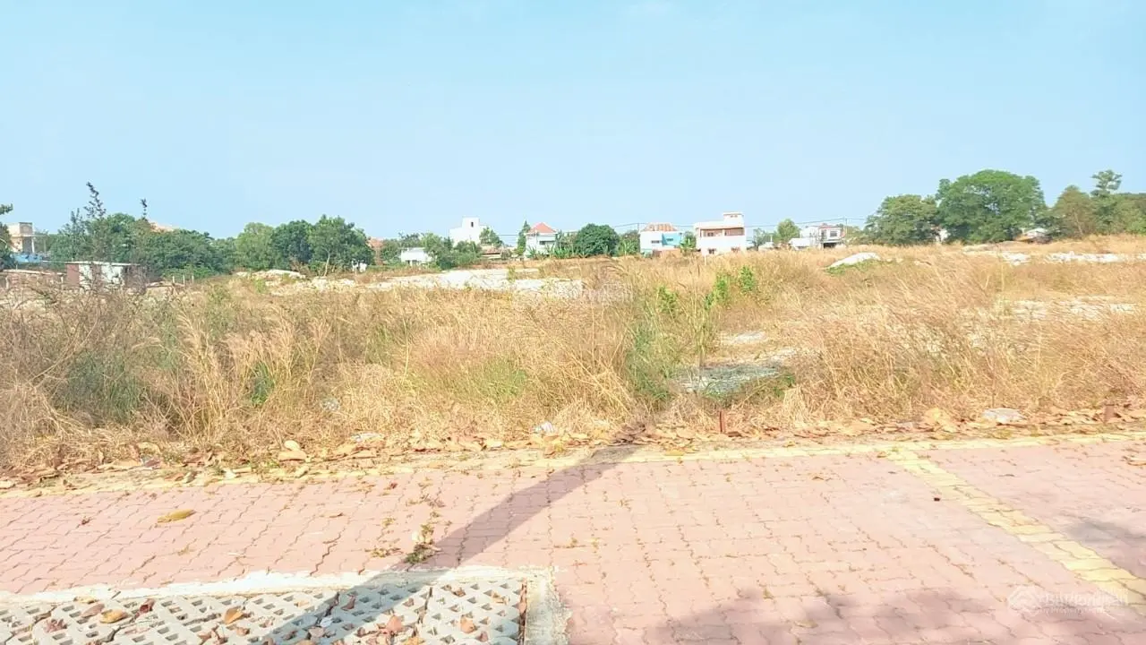 Bán đất thị trấn Long Điền, Bà Rịa Vũng Tàu DT 100m2, ở ngay khu biệt thự, giá 2,3 tỷ