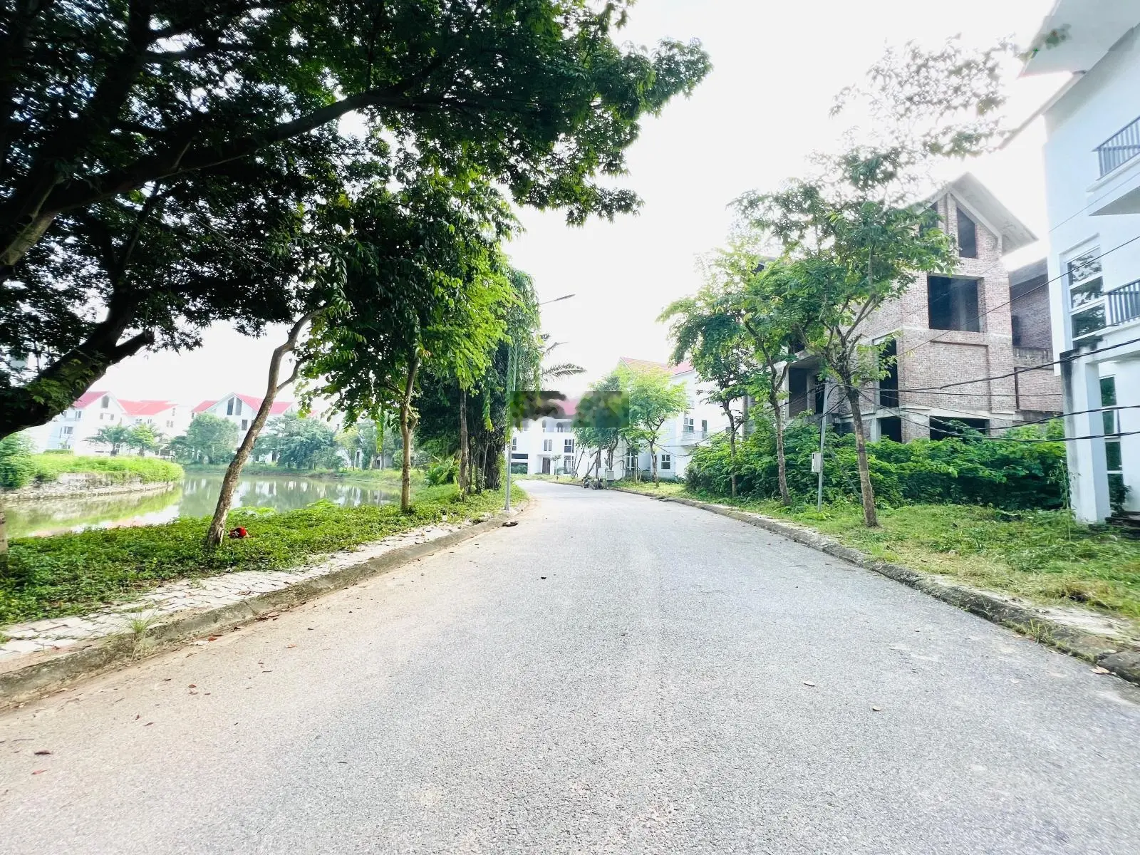 Bán căn biệt thự 235m2. Giá hơn 15 tỷ. LH 0962 204 ***