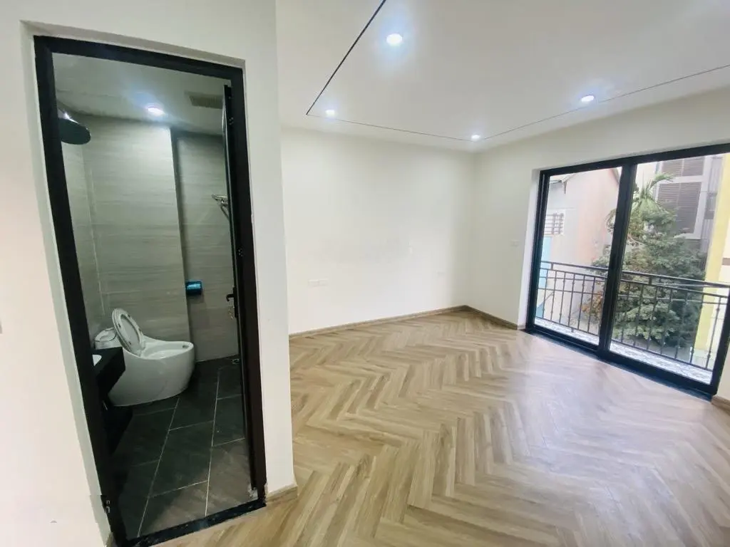 - Bát Khối Thông eon Long Biên - 6 Tầng thang máy, ở kinh doanh 24/7 42m MT 4,4m- ô tô tránh