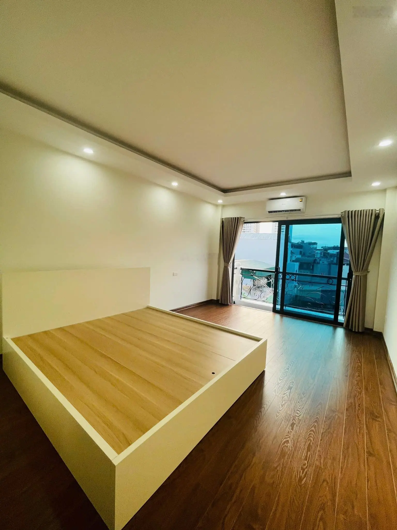 Siêu Hiếm Nhà Mới 7 Tầng Thang Máy 48m2 Xuân Đỉnh, Cách Hồ Tây 700m, Đại Sứ Quán Hàn Quốc 11.8 tỷ