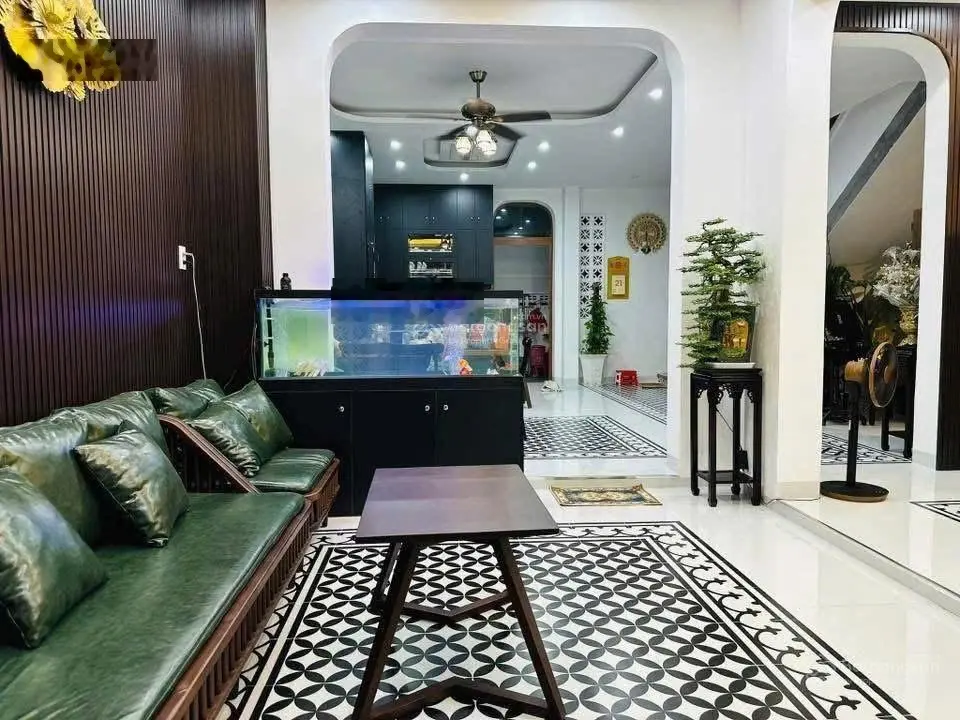 Nhà hẻm 4m mặt tiền hẻm cách chợ vài bước chân giá 4ty450, 65m2, đường Phạm Văn Hai, quận Tân Bình