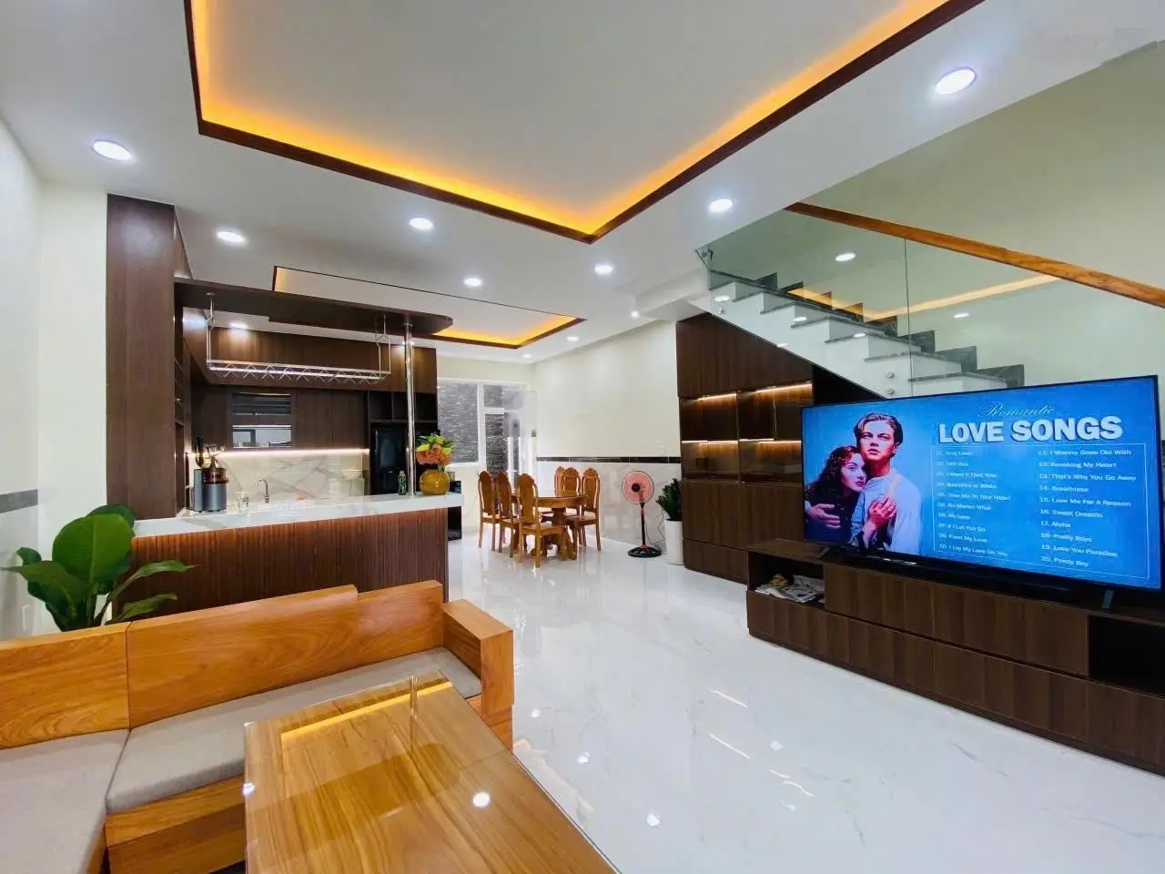 Bán nhà Hiệp Phú - Quận 9 - 147M2 - Nhà 4 Tầng - Ngang 6M - Đường Nhựa 10M - gần Vincom Lê Văn Việt