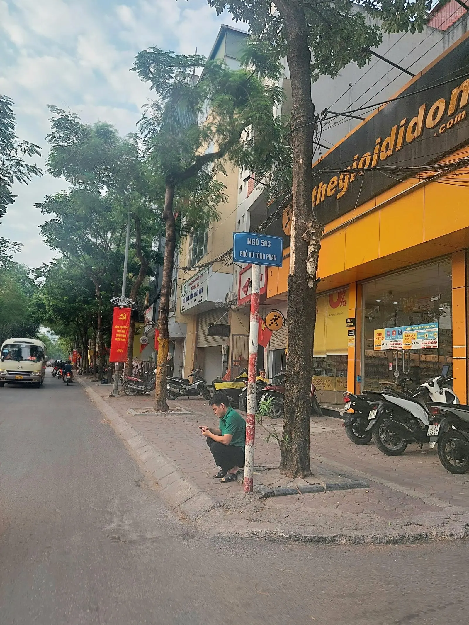 Mặt phố - vũ tông phan - mặt tiền rộng - xây toà nhà văn phòng, vỉa hè 2 bên rộng rãi, ô tô tránh