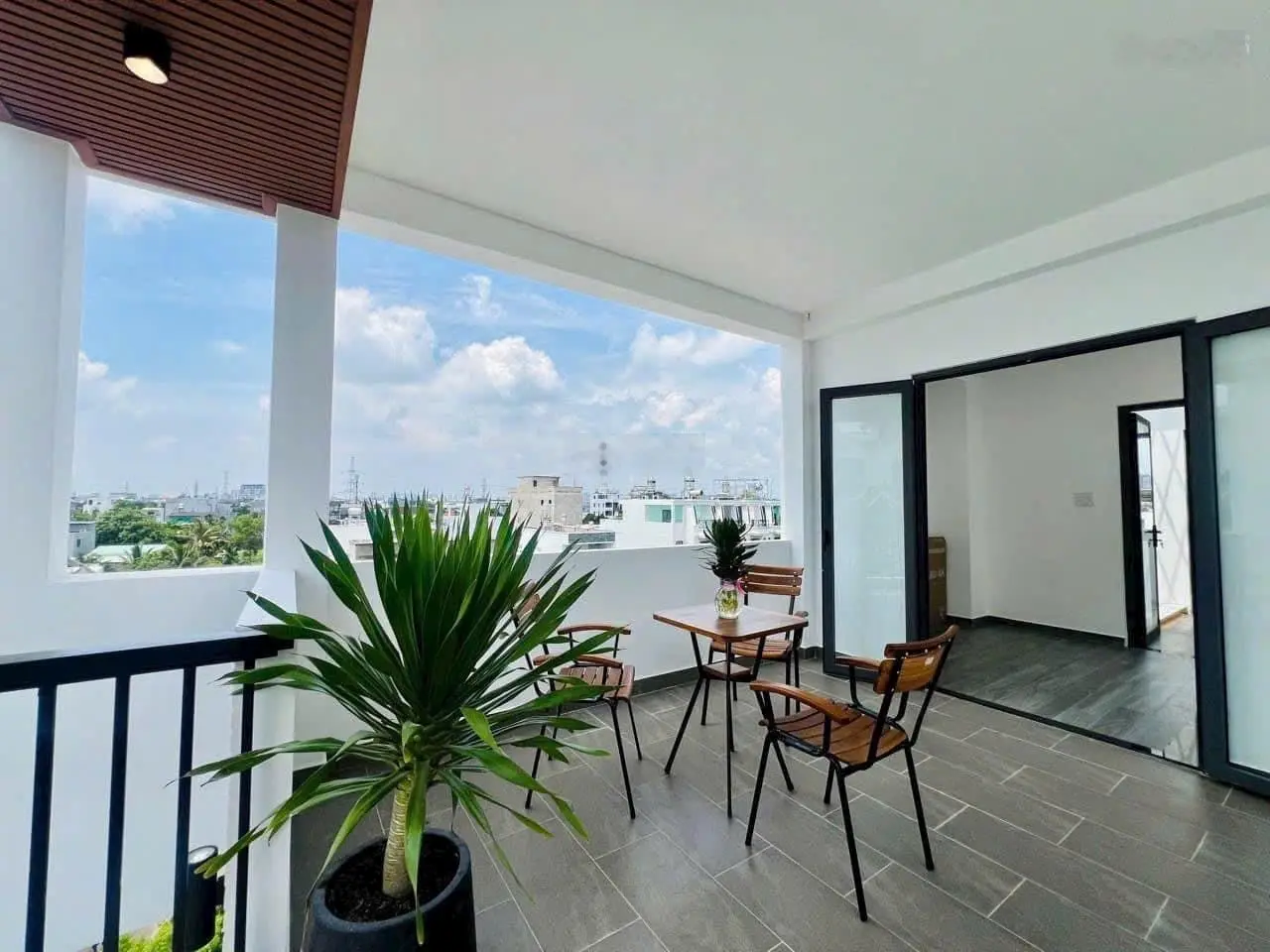 TẶNG FULL NỘI THẤT CAO CẤP NHƯ HÌNH cho căn nhà phố 3 LẦU. (Xe hơi đỗ trong nhà)