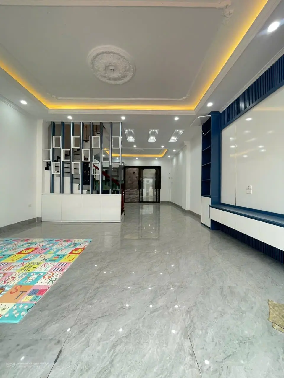 Cần gấp bán biệt thự mi ni chỉ nhỉnh 6đ tại TT Thanh Trì. Gần 100m * 4T full công năng.