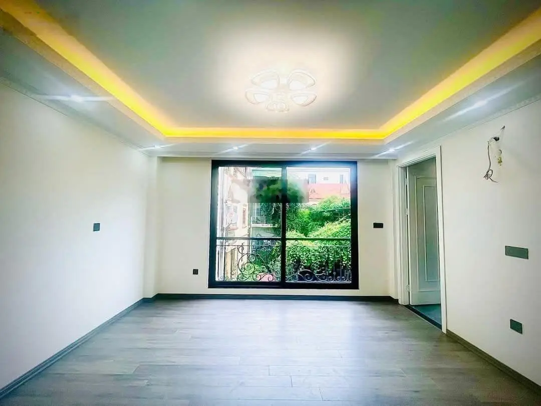 Bán nhà thái Hà 39 m 6 T MT 6m giá 13 tỷ.nhà mới, vị trí đẹp, thang máy , gần phố. Ôtô đỗ cổng.