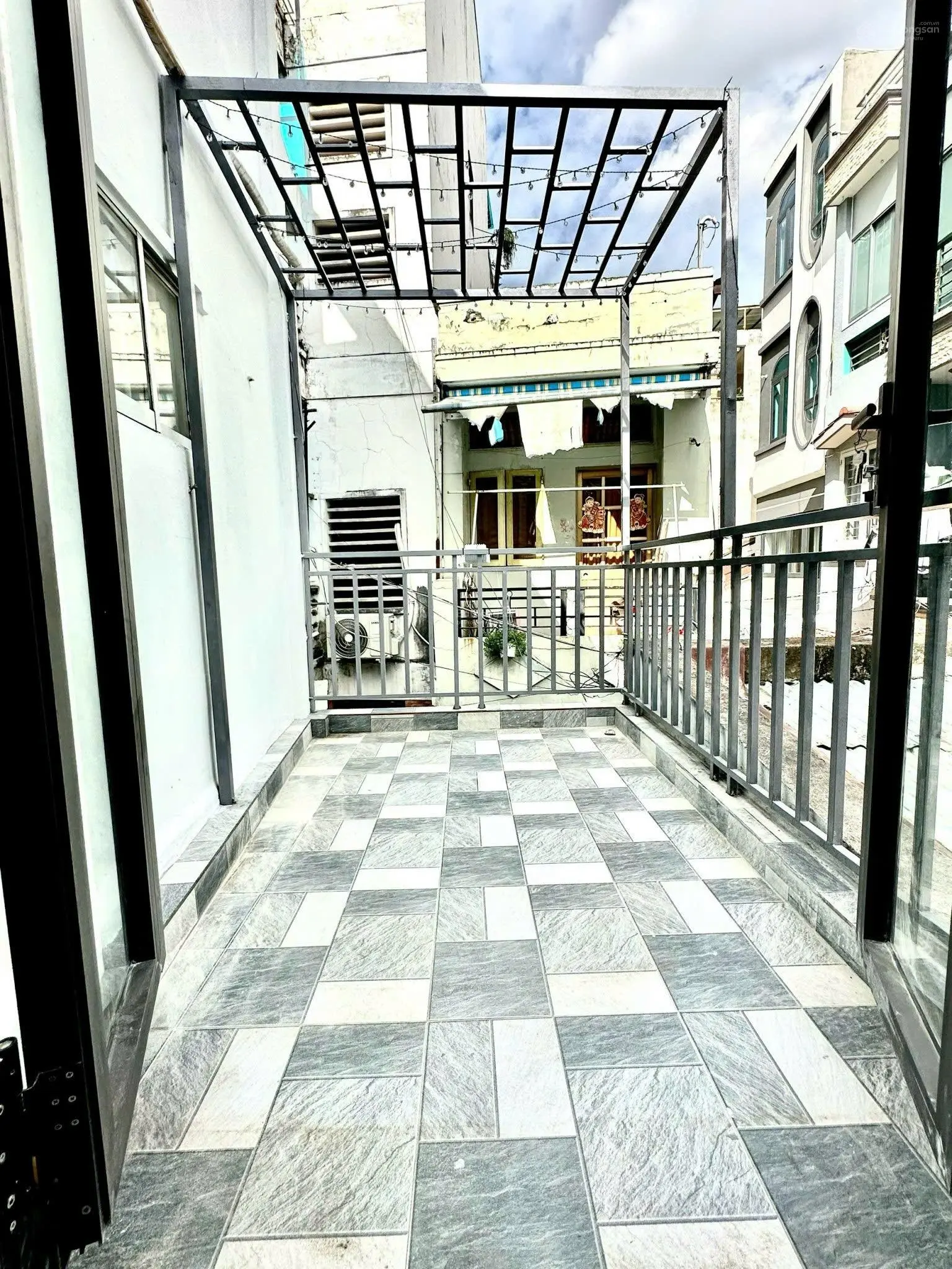 Bán gấp nhà đường Nguyễn Đình Chiểu, PN.Giá 6tỷ8/44m2.Gần trung tâm, trường học.liên hệ:0936 436 ***