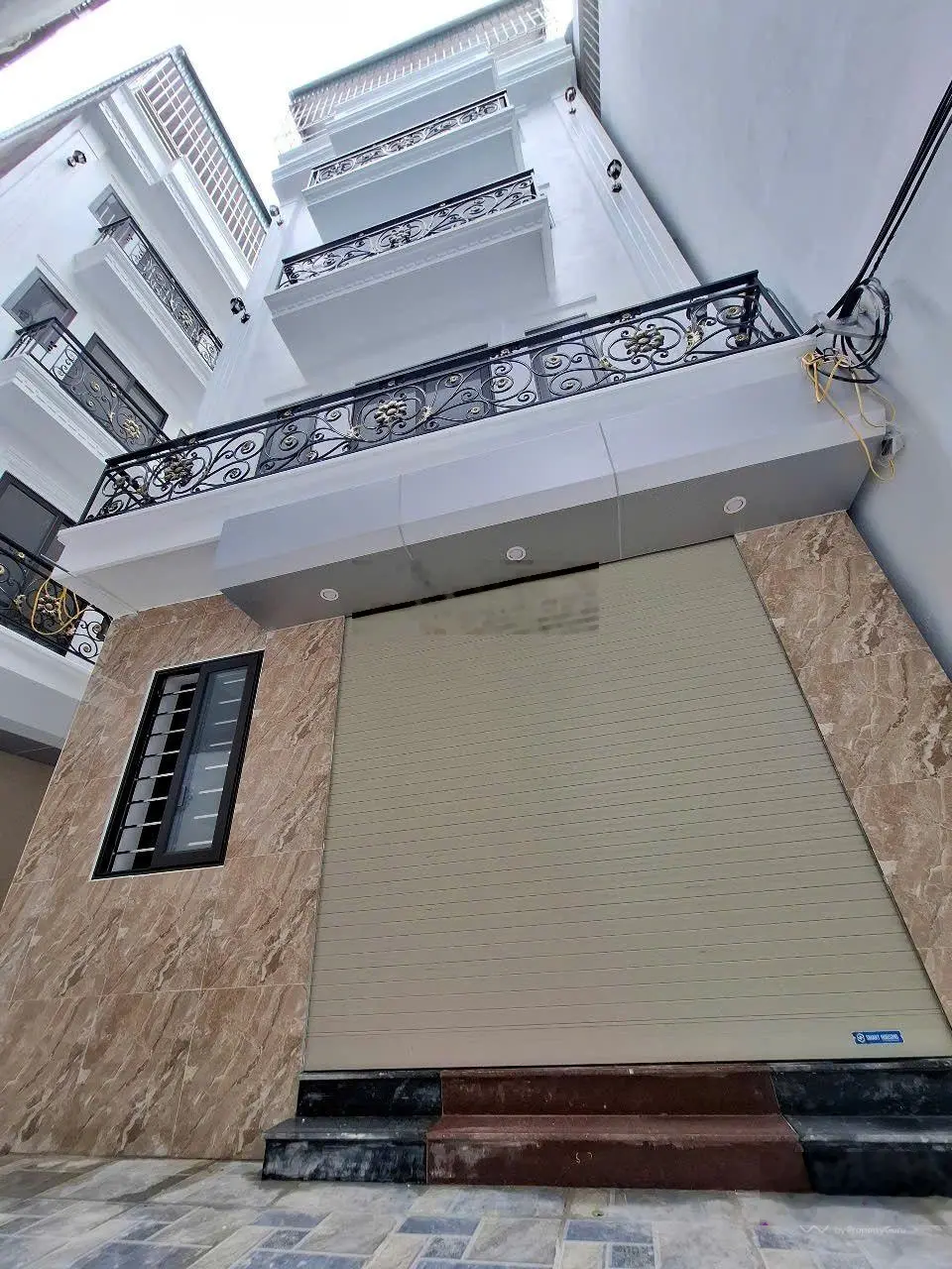 Bán nhà gần cầu Vĩnh Tuy Long Biên- 40m-5 tầng -4 ngủ- giá còn thương lượng