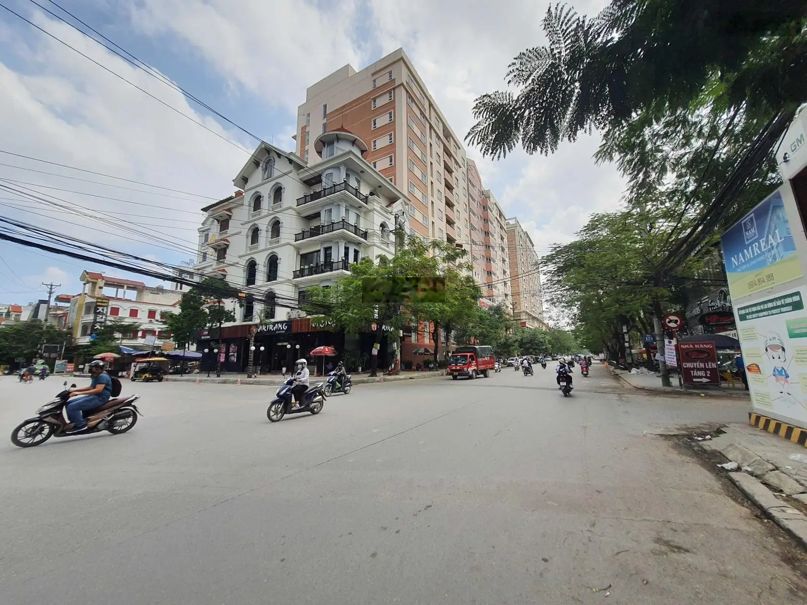 Bán nhà mặt đường Văn Cao, 90m2, MT 4.5m, 4 tầng, giá 15.3 tỷ