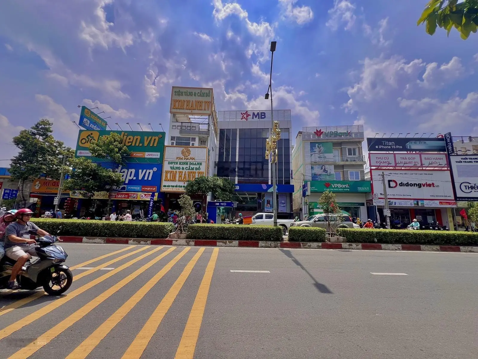 Nhà ngang 6m mt Nguyễn An Ninh tp Dĩ An DT 206m2 vị trí đẹp kinh doanh ViP