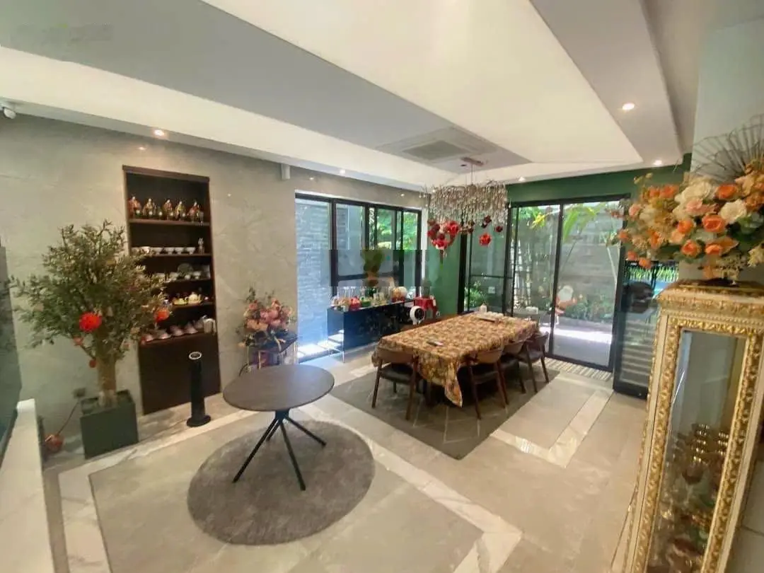 Chuyên bán biệt thự Ciputra, cần bán biệt thự 230m2, 4 tầng, đường 30m, nội thất đẹp, có thang máy