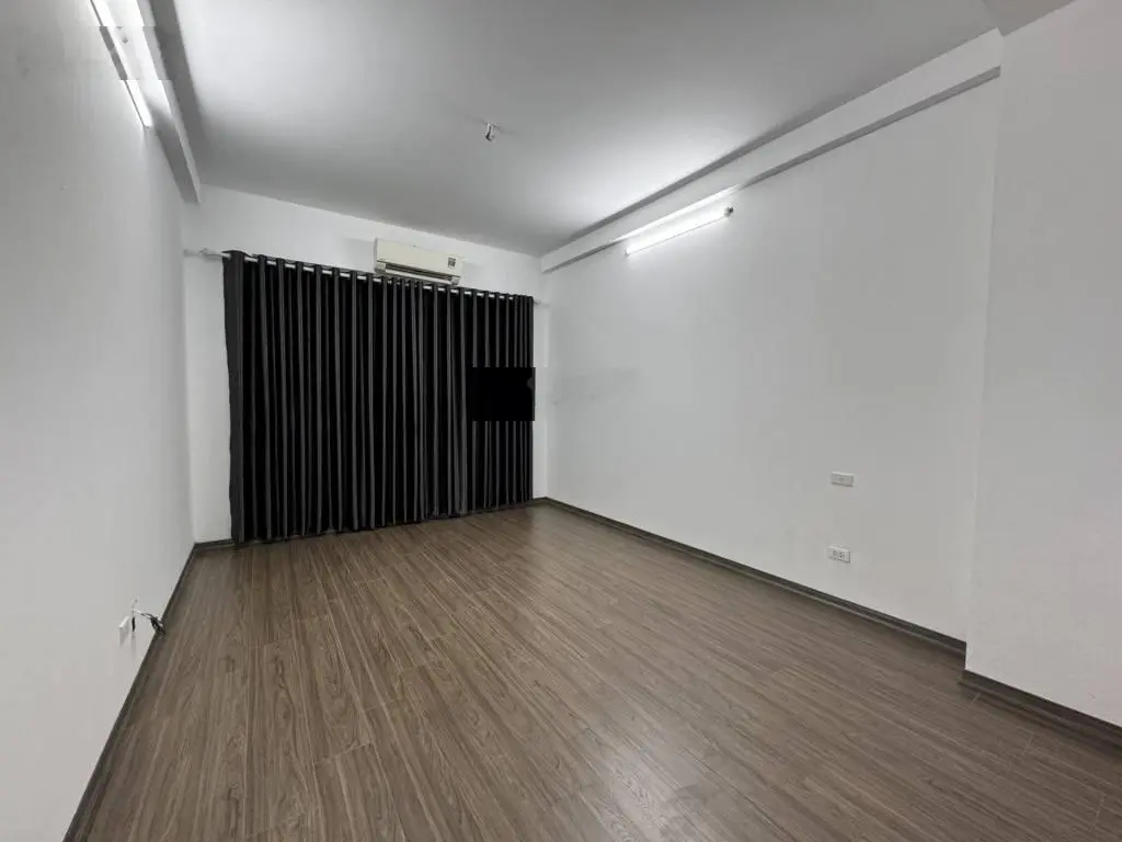 NHÀ MỚI XÂY, Vị trí năm ngay đầu Phố Phúc Lợi, khu VIP hàng xóm KĐT Việt Hưng, Vinhome riverside.