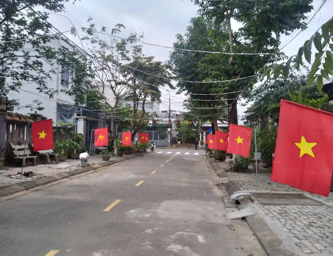 Bán lô đất 100m2 đường BÁ GIÁNG 1, (Bá Tùng 1) Ngũ Hành Sơn giá 2ty750 lô sạch LH 0942 992 ***
