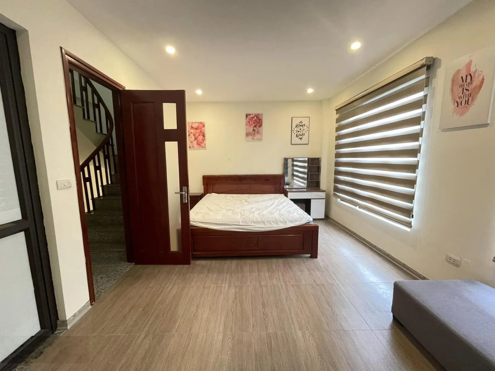 Nhà tây mỗ-35m2 - 3 tầng dây xây lô góc- ô tô đỗ cửa-tiện ích đầy đủ - tttm- dân trí cao vinhome