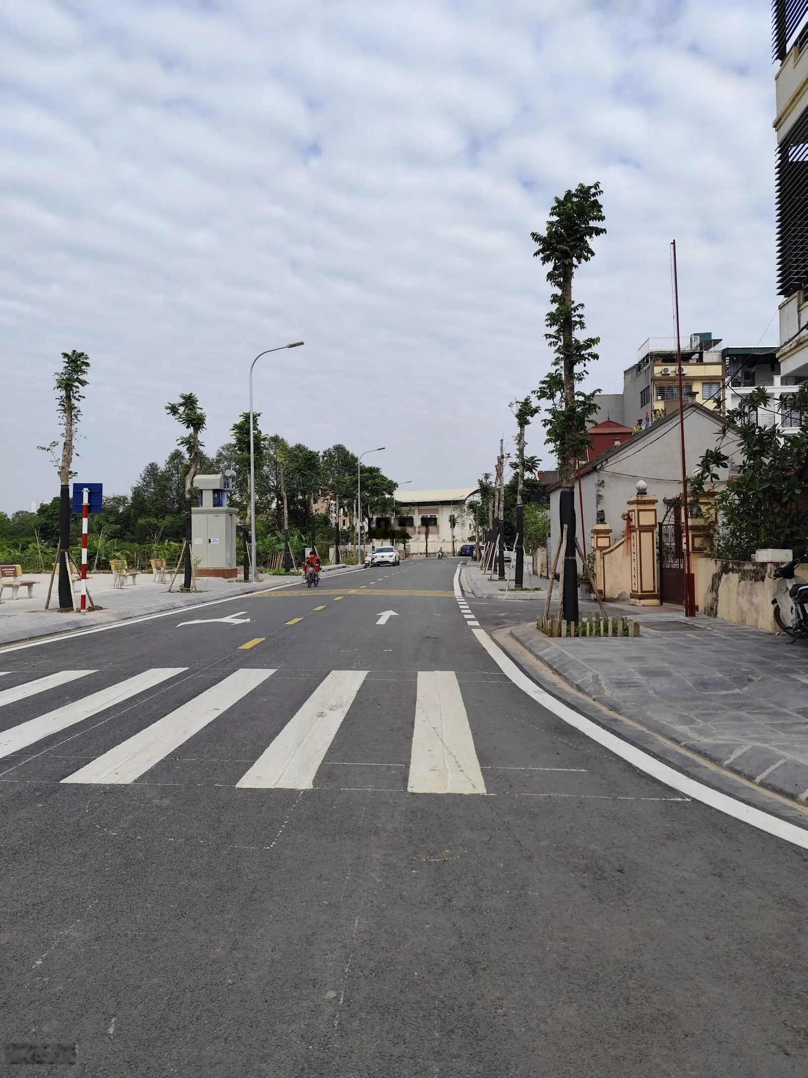 Bán đất thạch bàn ôtô lô góc 50m , mt 4,5m , giá chào 6,2 tỷ còn thương lượng .