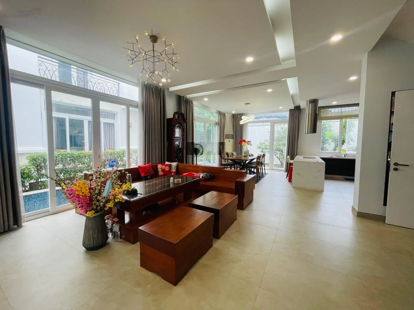 Bán biệt thự full nội thất mặt tiền 20m khu vip The Venica - Khang Điền