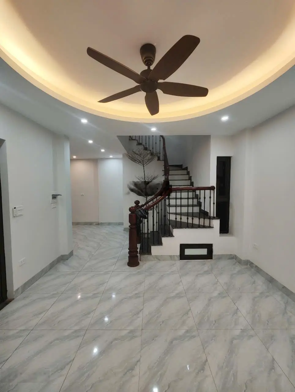 5 tỷ nhà gần đấu giá Tương chúc , Ngũ Hiệp , 70m/4 tầng , Ô tô tải đỗ cổng - ô chờ thang máy