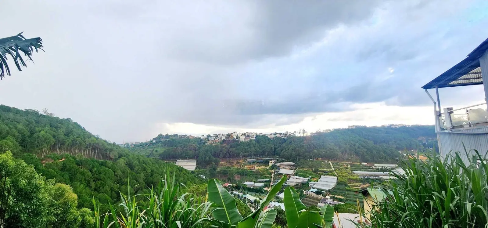Nhà C4 có view nghỉ dưỡng đường ô tô lớn, P10, 141m2 SHR XD, Giá 4.8 tỷ TL