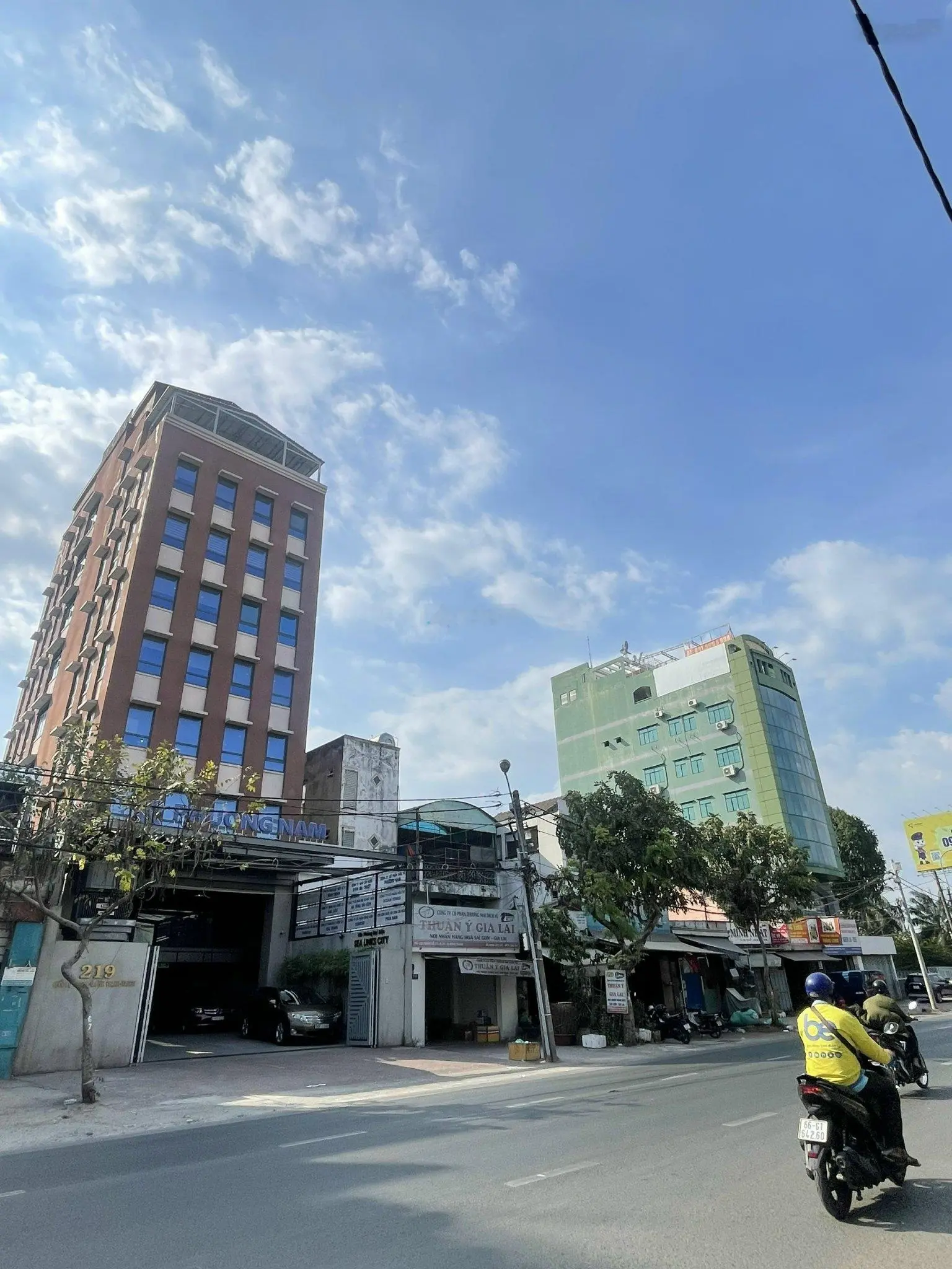 Khuôn đất building khan hiếm Bình Thạnh! DT (10 x 24m), Xây cao Hầm 10 Tầng, Giá chỉ 28 tỷ