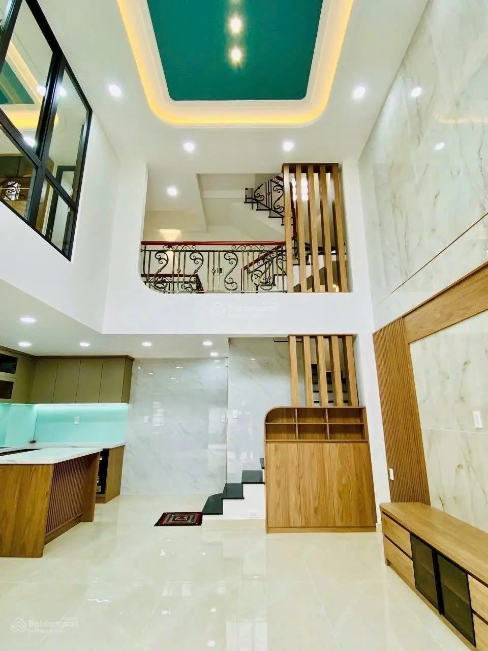 Bán gấp giá tốt nhất 3tỷ7 quay đầu trong khu vực quận 10. Dt 65.1m2, shr, hđt cao 17triệu/1tháng.