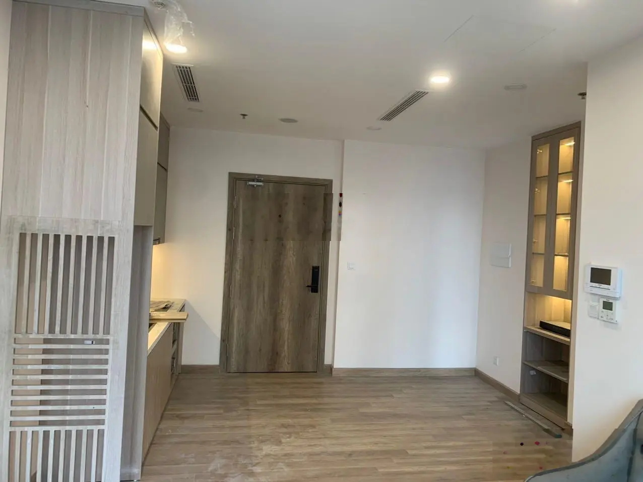 Căn hộ 2 phòng ngủ 2WC 63m2 Sol Forest Ecopark view Biệt thự Đảo full nội thất gỗ, giá 2tỷ950