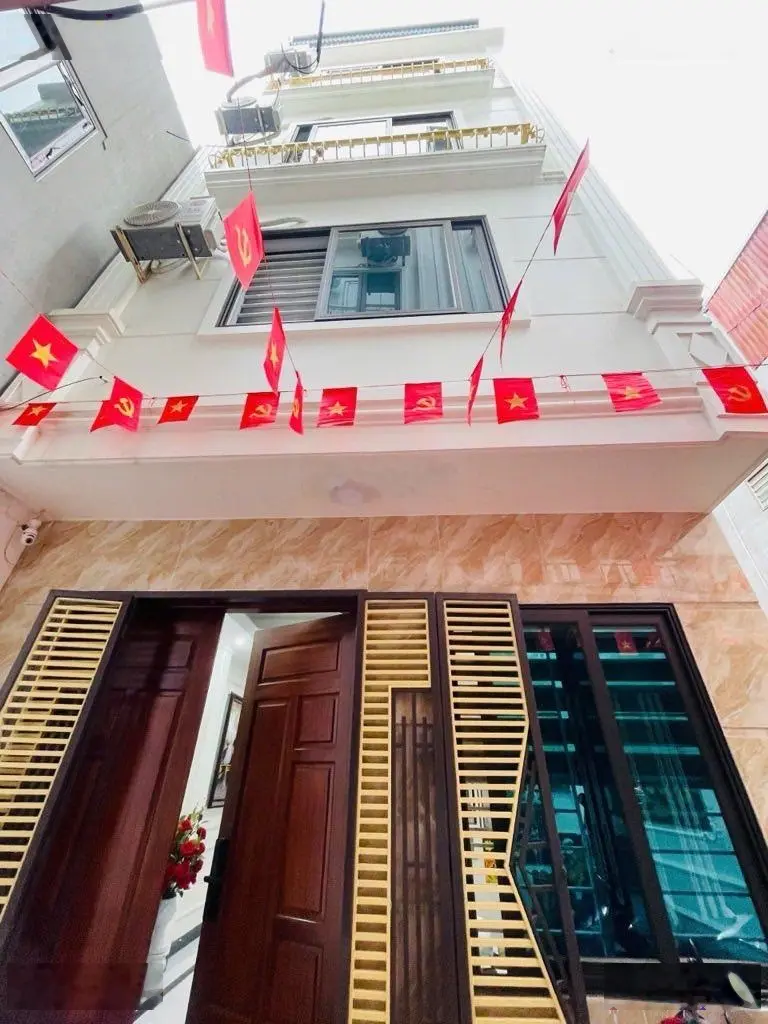 Nhà phân lô Nguyễn Đổng Chi. DT 37m2* 5 tầng, MT đẹp. Ngõ thông, sát phố, full tiện ích xung quanh