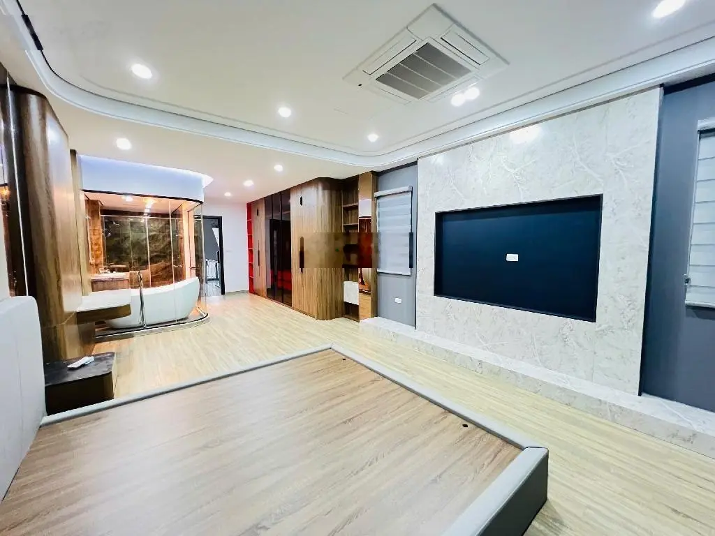 Bán gấp nhà 72m2 tại nguyễn văn cừ phường bồ đề, 15 tỷ, 4pn, 4wc, 7 tầng, mặt tiền 4.5m