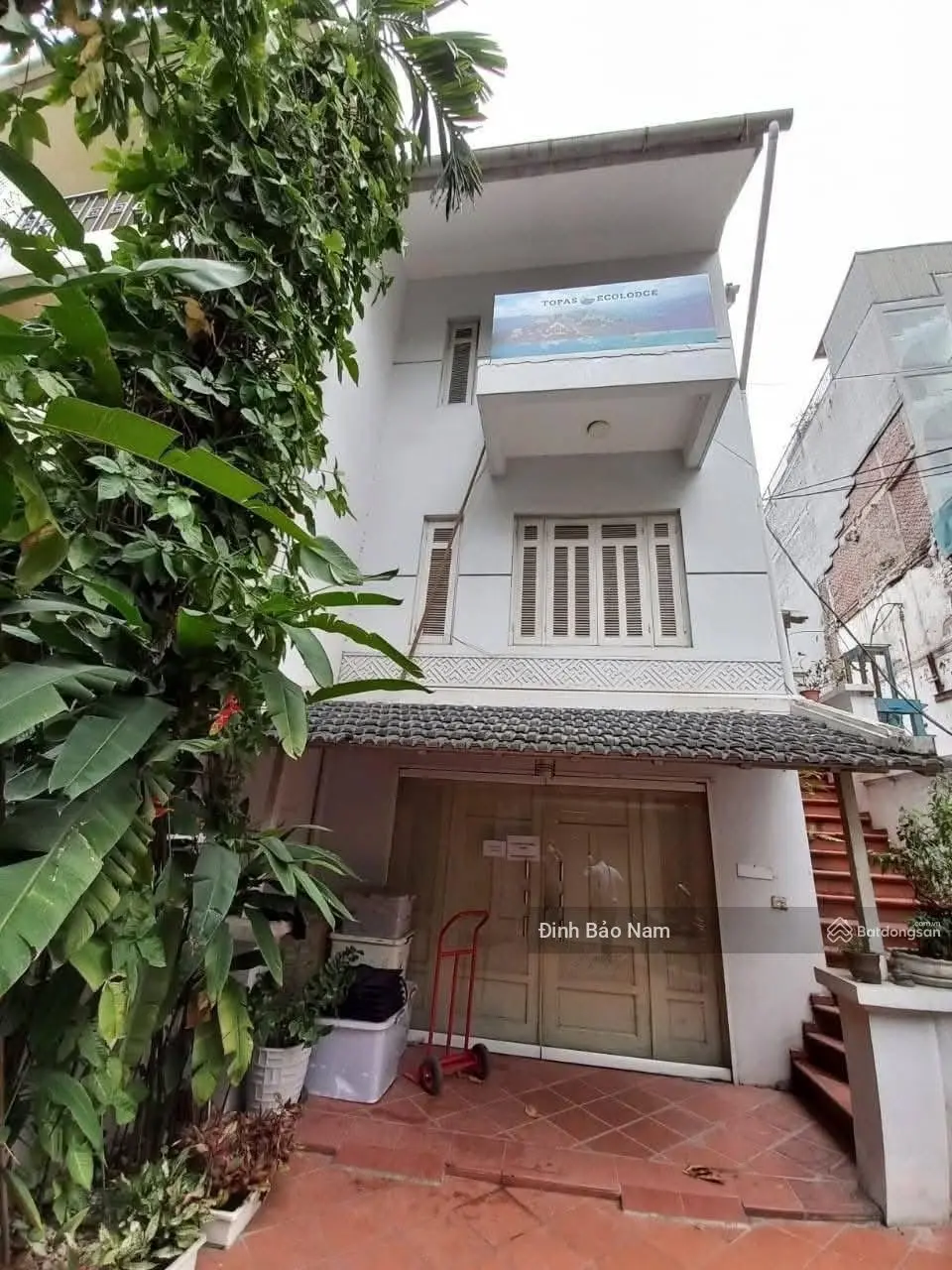 Đặng Thai Mai biệt thự sân vườn 146m2 4 tầng mặt tiền 5.6m ô tô vào ngõ thông thẳng ra Hồ Tây sổ đỏ