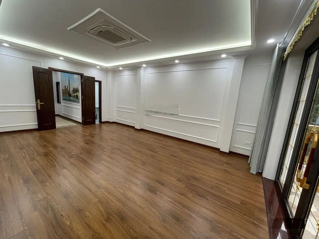 Bán nhà 5 tầng phố Trích Sài 45m2 mặt tiền 4.5m ô tô tránh cách Hồ Tây 10m giá hơn 17 tỷ
