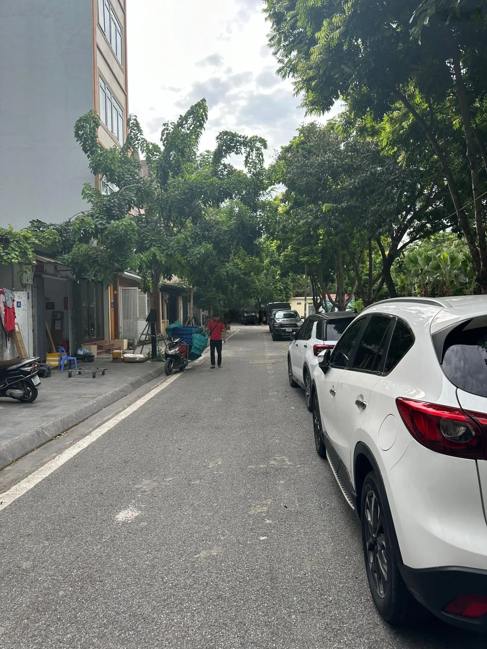 Siêu phẩm Phố Trạm bán đất tặng nhà 3 tầng, 100m2, MT 5.26m vew vườn hoa