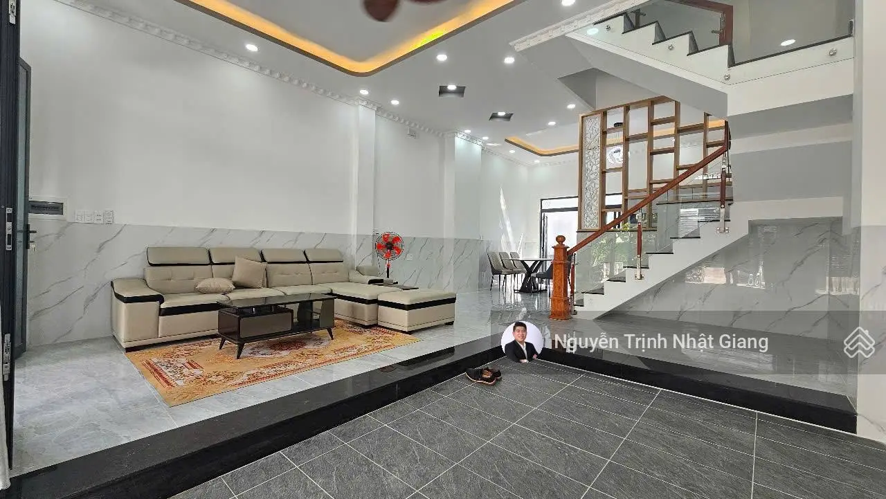 Nhà phố vừa hoàn thiện tại KDC đồng bộ trên trục đường Lê Văn Lương