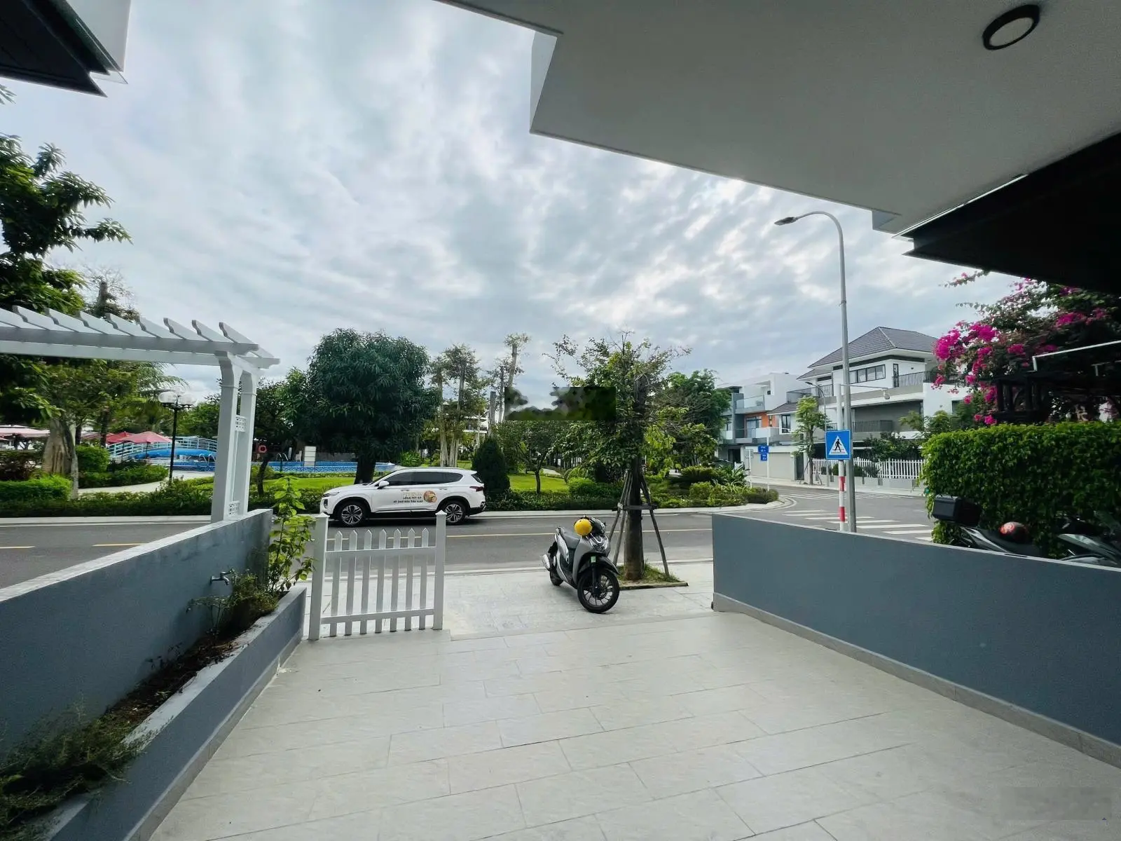 Nhà thô gói 8 view trực diện hồ bơi The Capella đường 71 chỉ 8,3 tỷ dành cho khách vip/ 0931800111