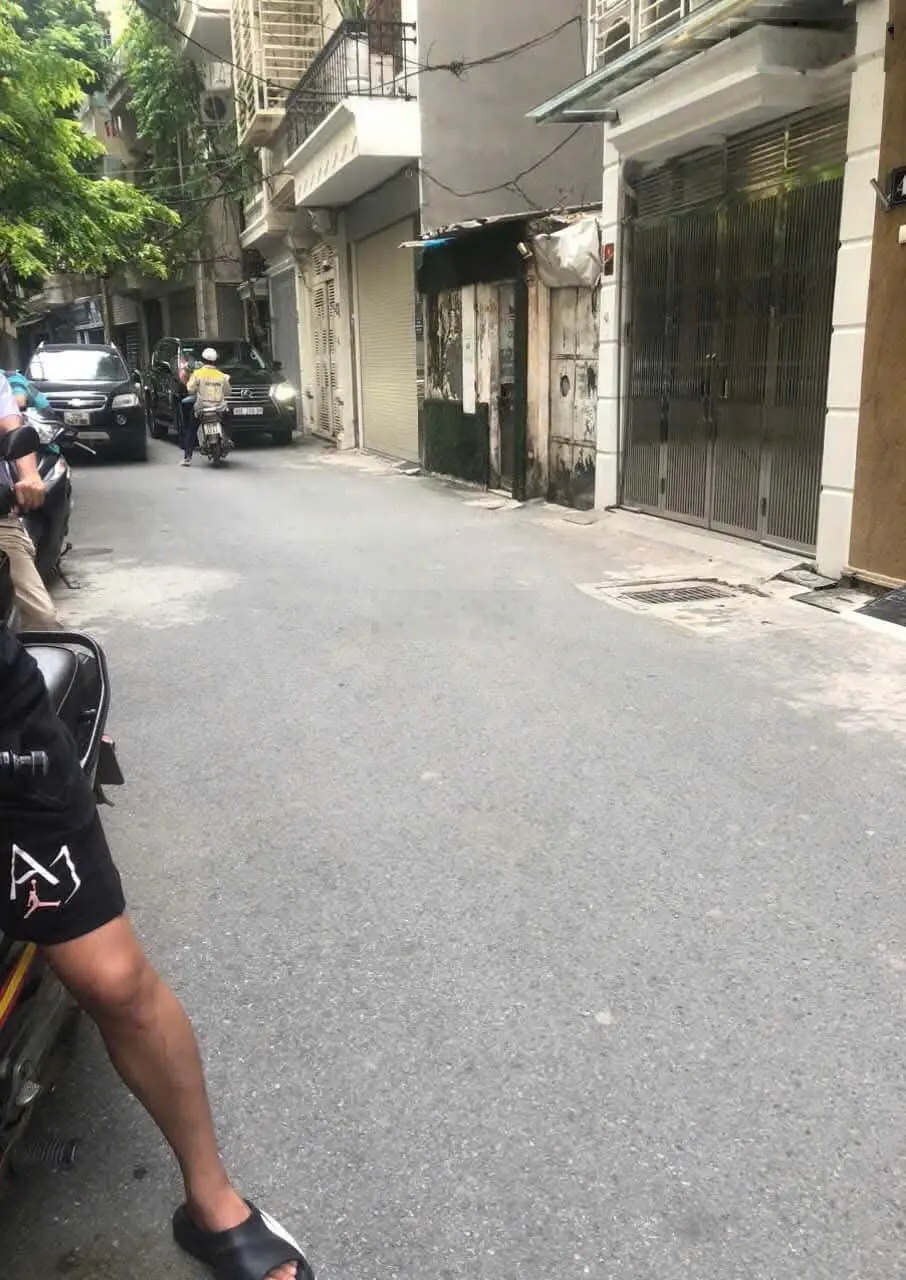 Bán nhà Phan Đình Giót xây HĐ mới thang máy ô tô đỗ gần dt 35 m2, giá 5.99 tỷ