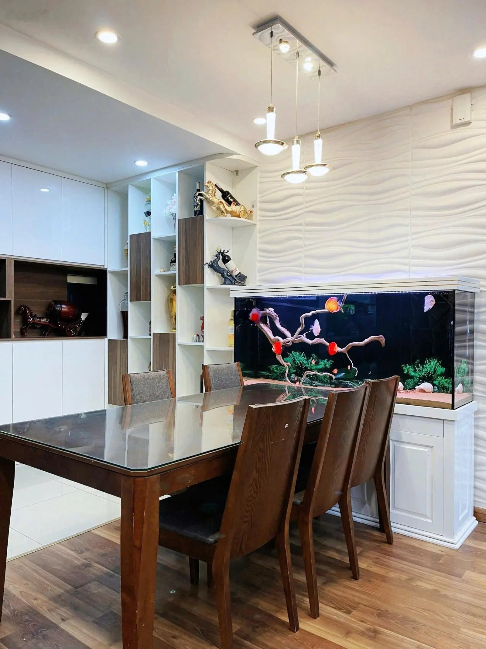 Chính chủ bán căn 2 ngủ 30 Phạm Văn Đồng. Giá 4 tỷ DT 70m2 và 2 VS. LH 0978 965 *** Mr Thành