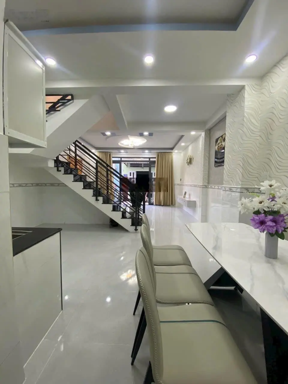 Ngang 5m x10m nhà rộng siêu thoáng cách hxt chỉ 10m 1 lầu 2pn 2wc full nội thất