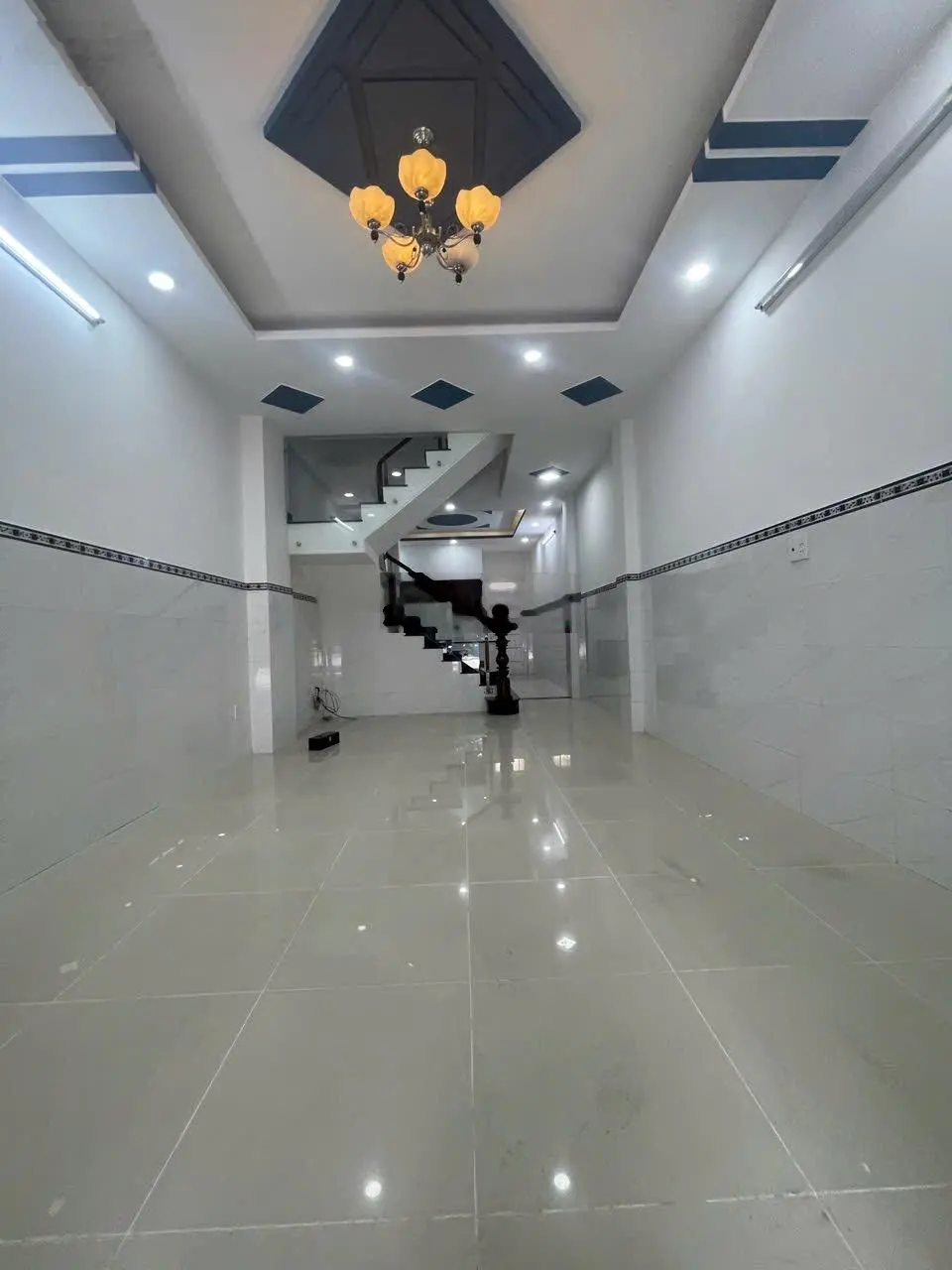 Bán gấp nhà phố 3 tầng hoàn công trong khu dân cư đồng bộ ngay cổng KCN Tân Đông Hiệp B