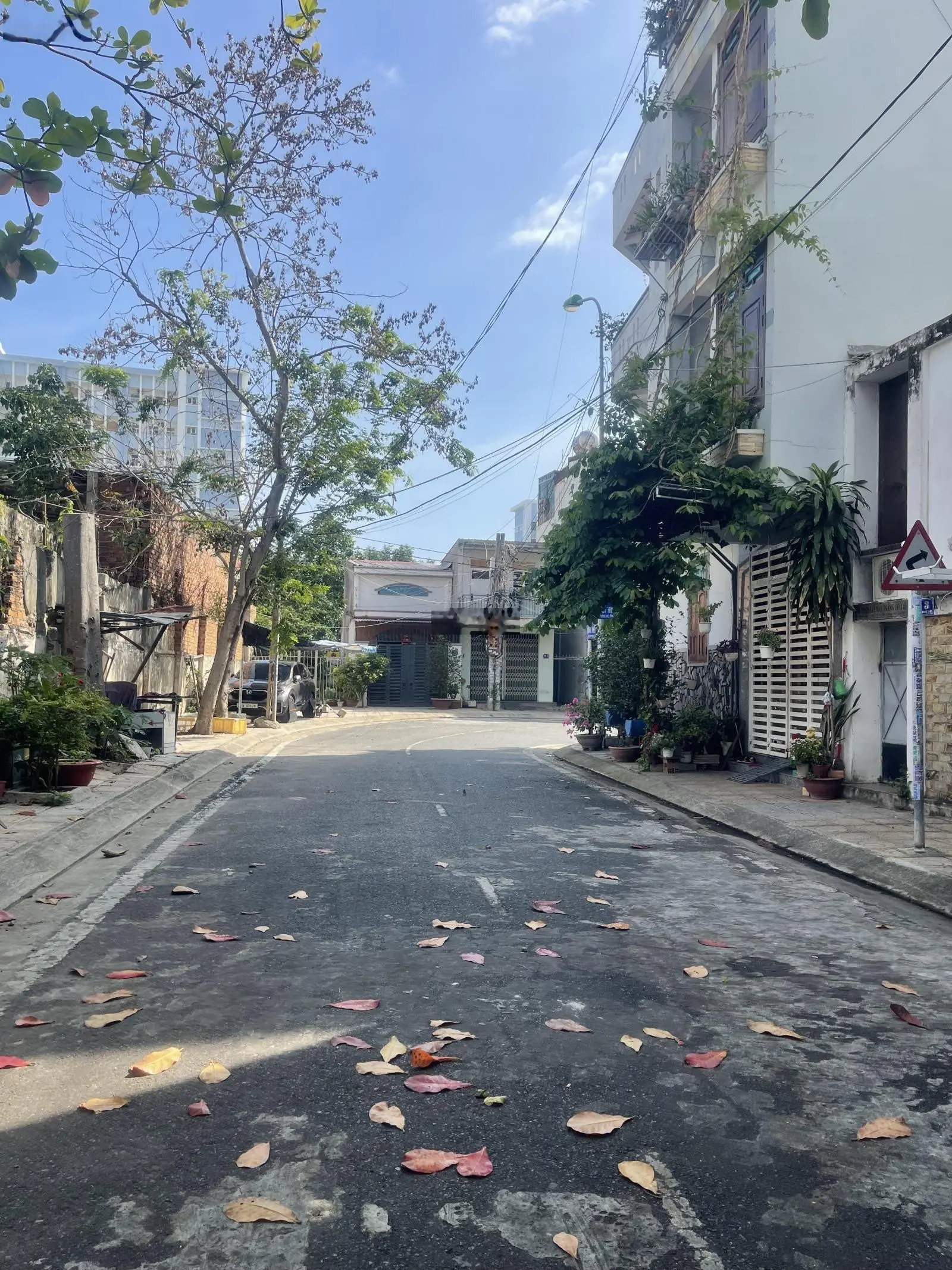 Bán nhà đẹp đường 10m Vĩnh Nguyên, cách bãi tắm Biển 450m giá chỉ 3,5tỷ