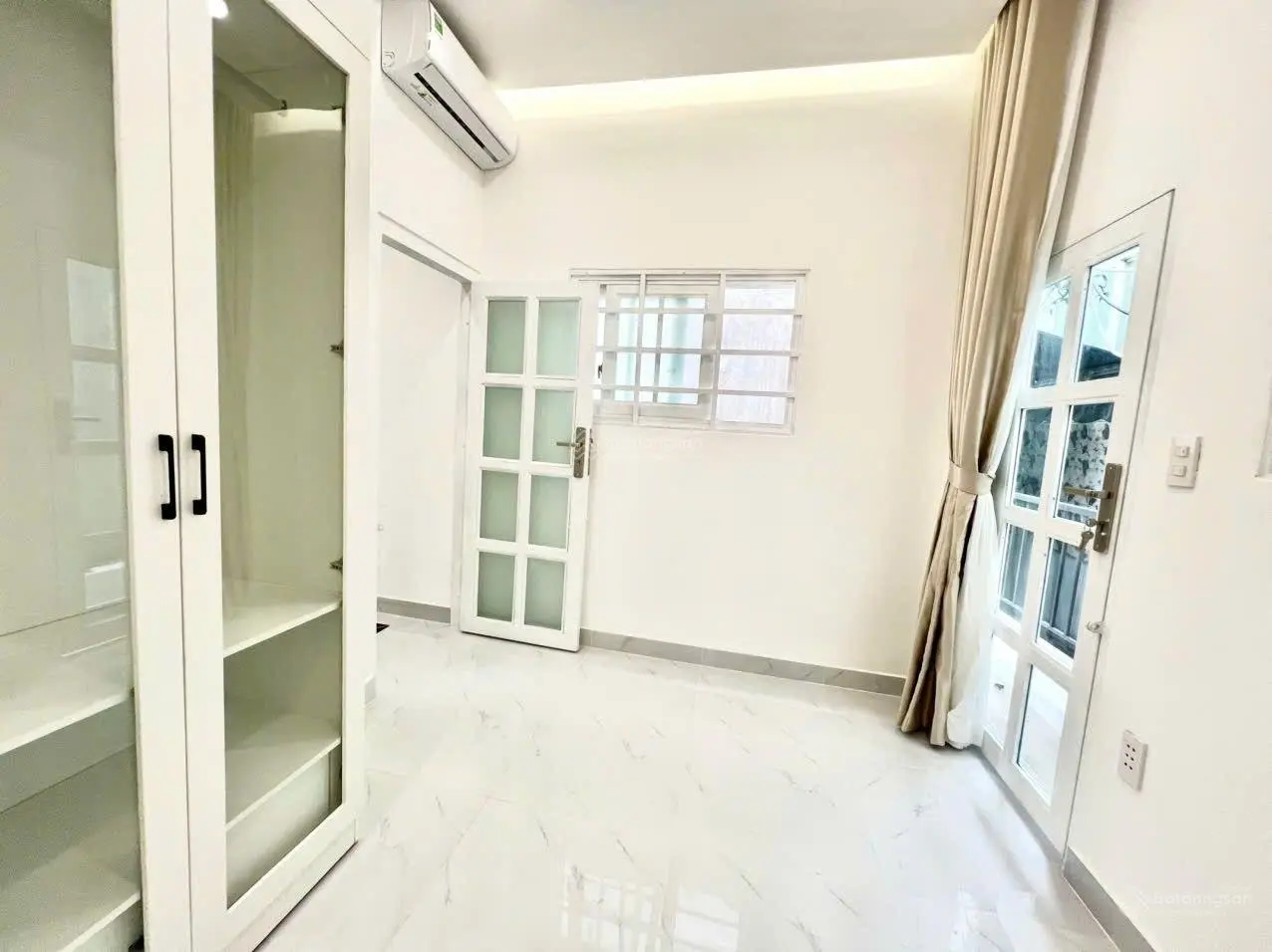 Hot! Thông Tin Thật 100%. Giá 2 tỷ 950tr, 1 tr 1 lầu, SHR, Nhà Mới Hẻm 1 Sẹc Đường Cô Giang Q1.