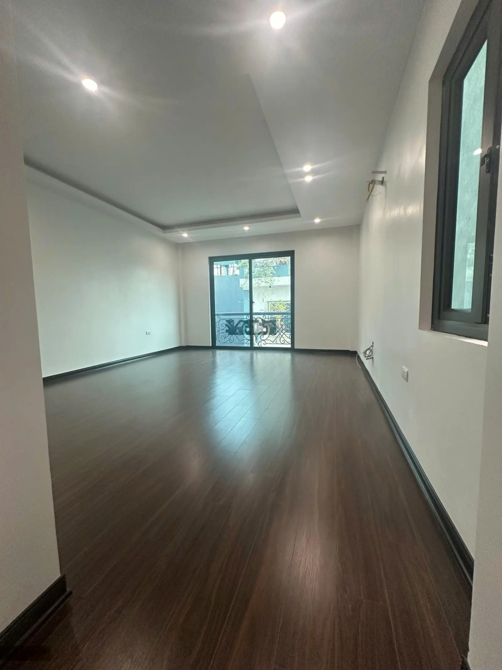 Nhà thiết kế cực đẹp 5t, full nội thất ở luôn. gần trục chính.ngõ thông ô tô tránh.sát kđt đô nghĩa