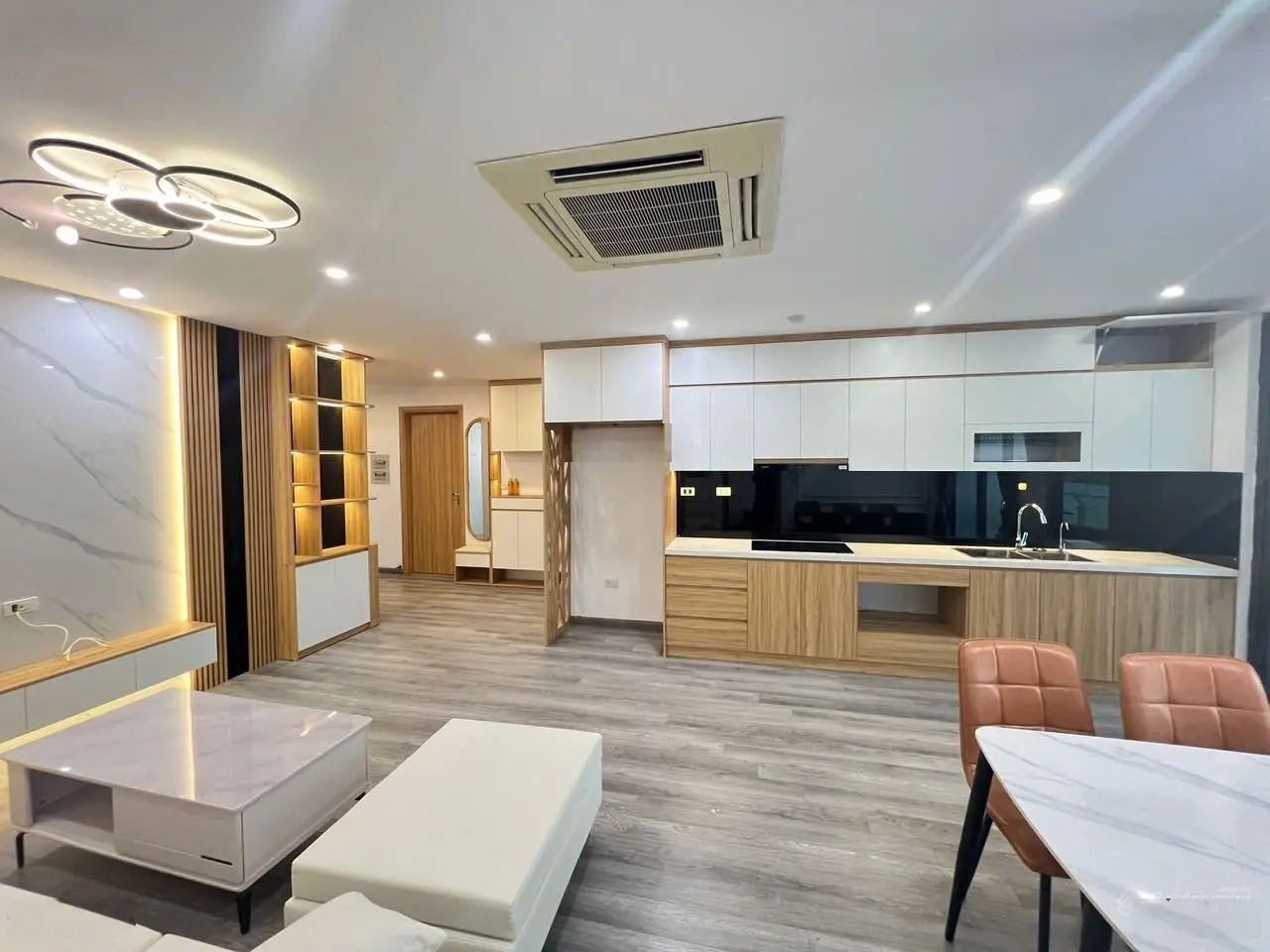 Chỉ nhỉnh 5 tỷ sở hữu căn hộ rộng 96m2 2N2WC tại Golden Land Nguyễn Trãi Thanh Xuân. LH: 0964 380 ***