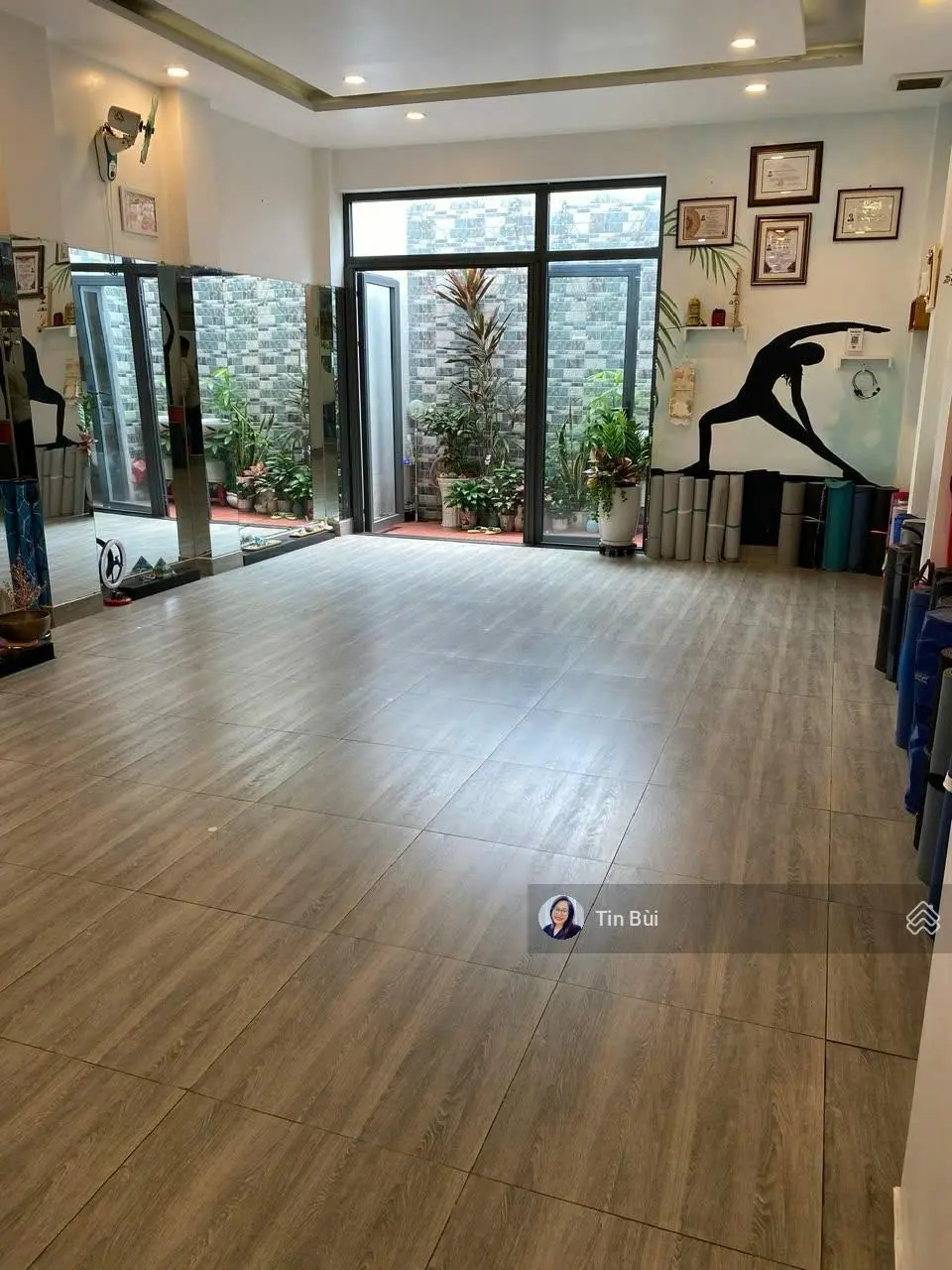 Bán nhà 3 tầng mới tinh, mặt tiền Tây Hòa sát XLHN, DT 205m2 thu nhập 60tr/tháng. Sân đậu 4 ô tô