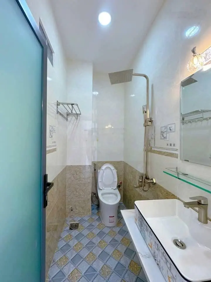 Siêu hot nhà ngộp đ.Nguyễn Thiện Thuật, p.3, Quận 3. Giá 3,05 tỷ, DT 60m2, LH Như 0766372453, HXH
