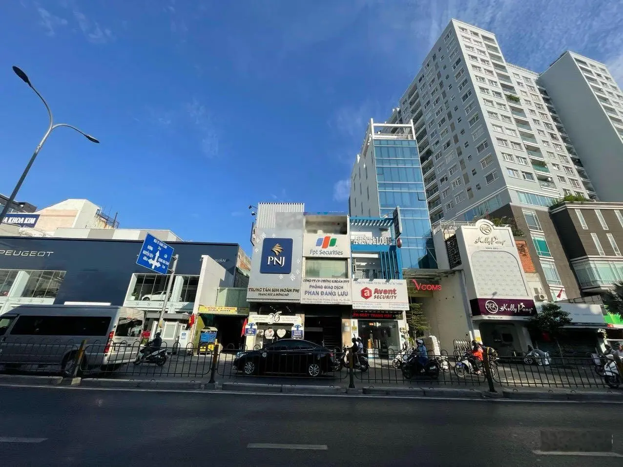 Bán gấp nhà mặt tiền đường Phan Đăng Lưu, P1, Phú Nhuận 4 x 25m. 4 tầng. HĐT 95tr/th. Giá 24.5 tỷ