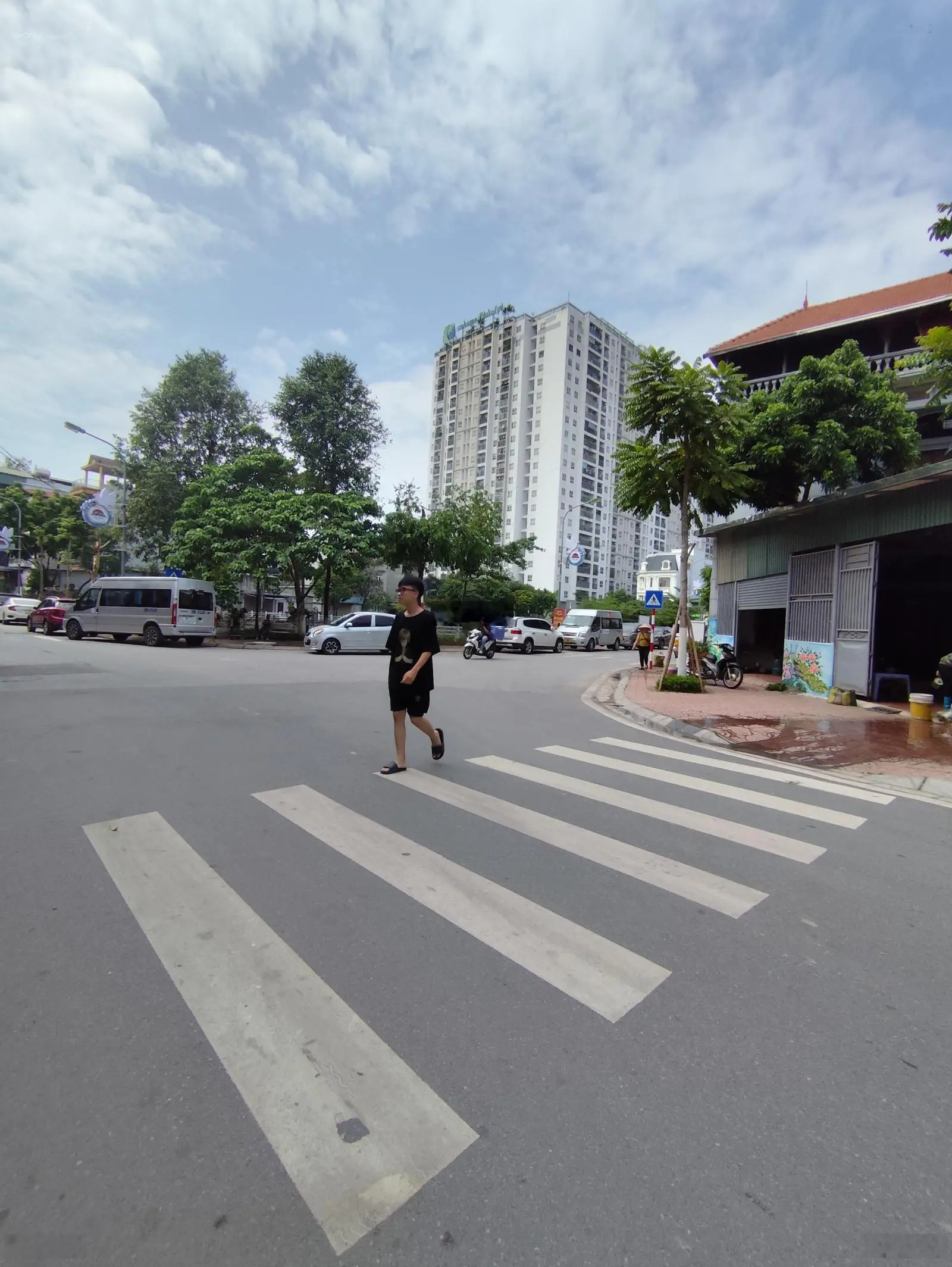Bán nhà Biệt thự 5 tầng mặt phố phúc lợi 90m , mt 6m , phân lô vỉa hè rộng 5m , kinh doanh .
