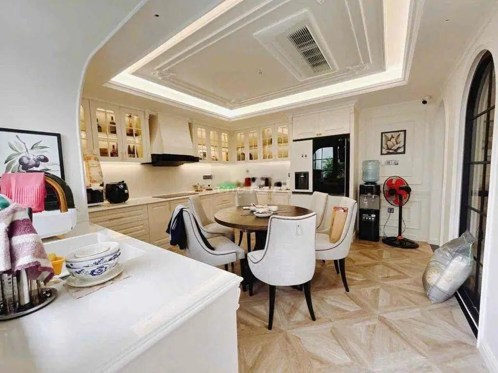 chính chủ cần bán gấp biệt thự mới xây 100% thang máy và gara ôtô giá rẻ