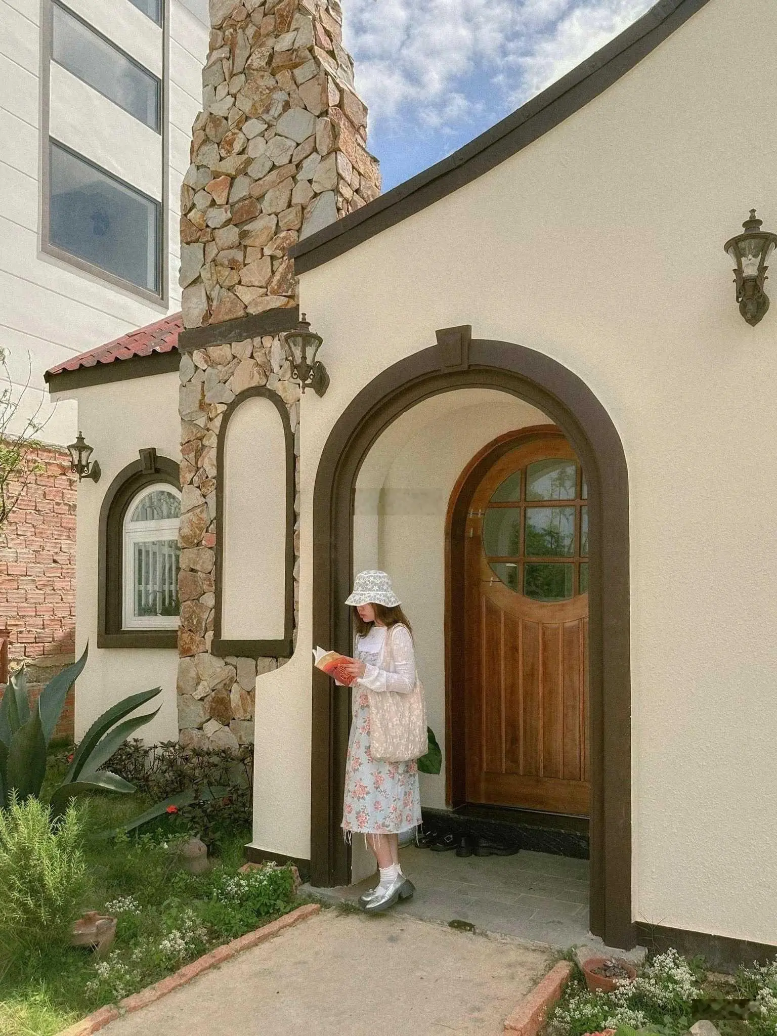 Villa mini sân vườn Trần Đại Nghĩa 261m2 ngang 10m khai thác 50 - 75tr/tháng view thoáng đẹp