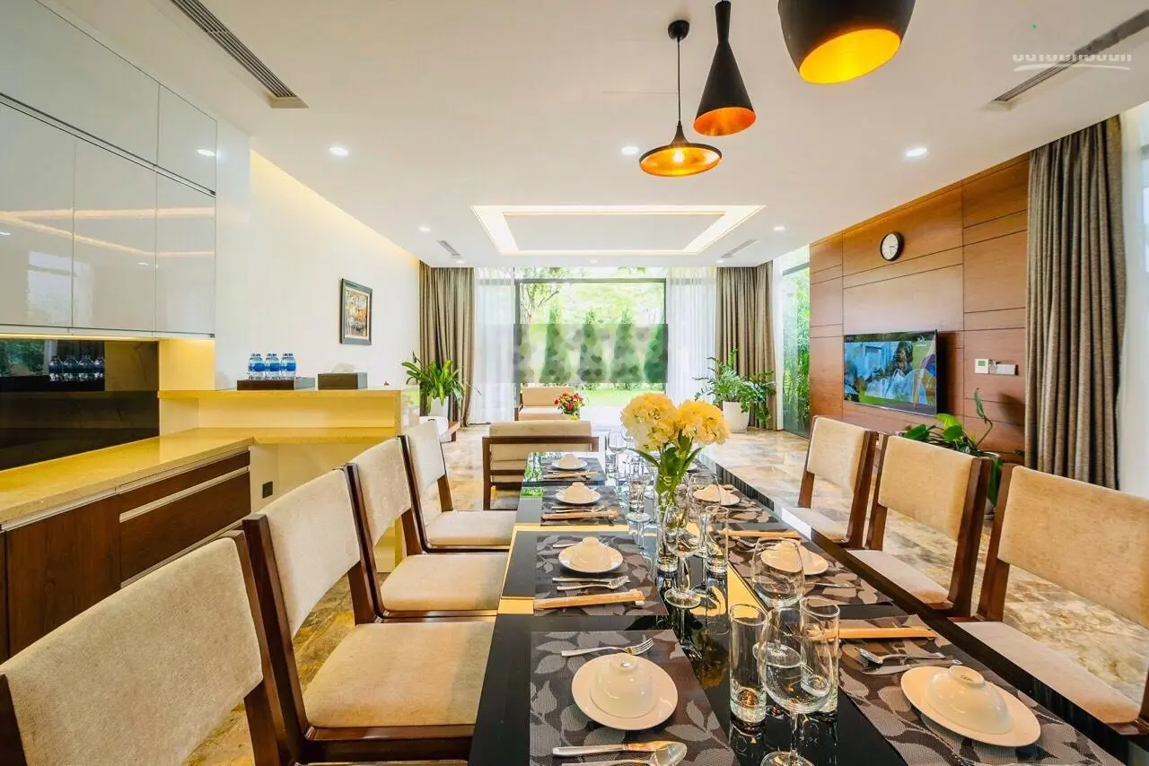 Bán gấp biệt thự Hoàng Oanh, 450m2, lô góc 2 mặt tiền, view hồ tại Flamingo Đại Lải, LH: 0931 793 ***