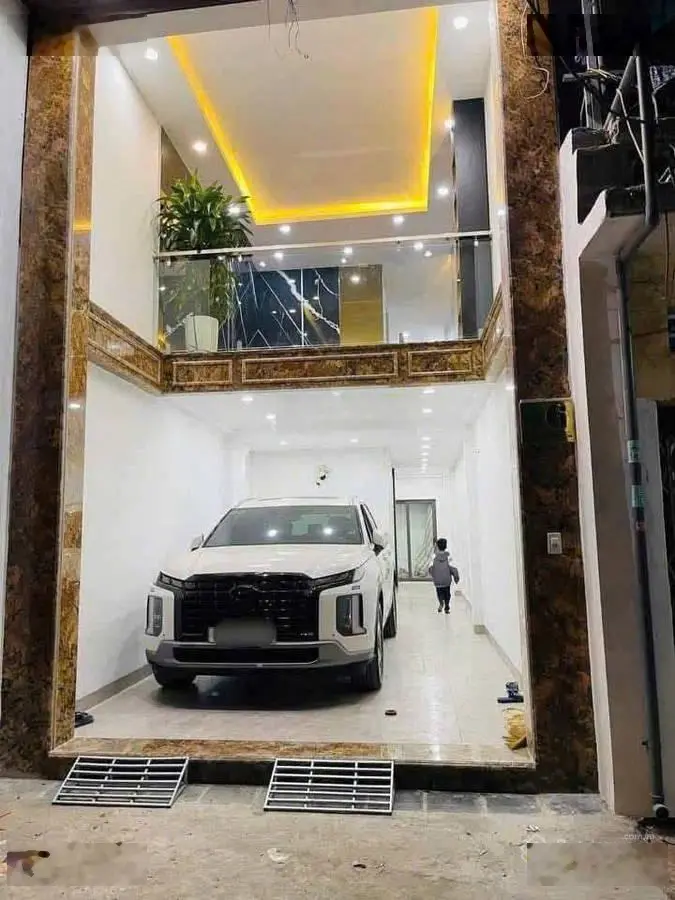 Bán nhà riêng view đẹp tại Yên Lạc, 19,5 tỷ, 55m2, 6PN, 5WC, Thang Máy.